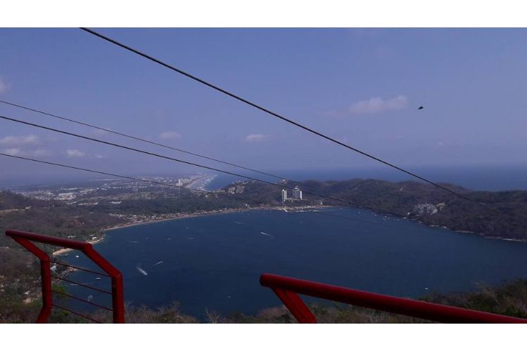 Arriesgue. Con la tirolesa Xtasea, Acapulco incursiona en el turismo de aventura. (Fotos: Especial)