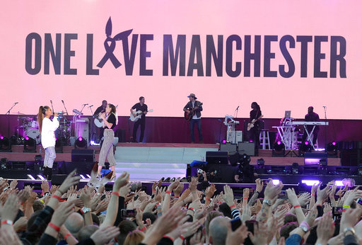 Ariana Grande, Justin Bieber y Miley Cyrus envían mensaje de unidad en Manchester