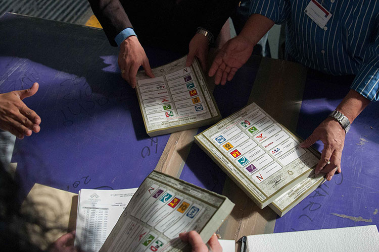Vamos a defender los votos, acta por acta, casilla por casilla — AMLO