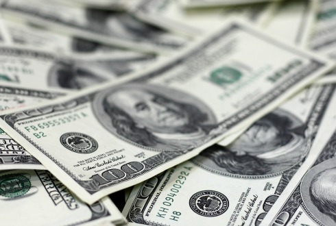 Доллар ослаб и продается в 18.29 песо в банках