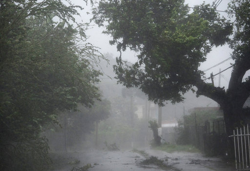 'Irma' deja Puerto Rico atrás y lleva rumbo a La Española 'Irma' deja Puerto Rico atrás y lleva rumbo a La Española