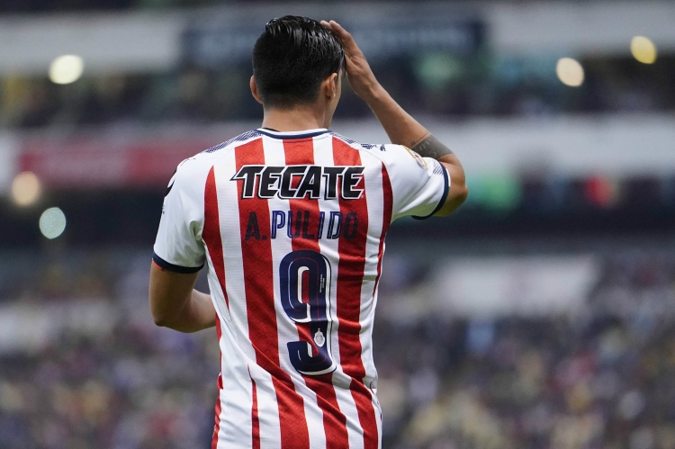 Alan Pulido, fuera de 2 a 3 semanas