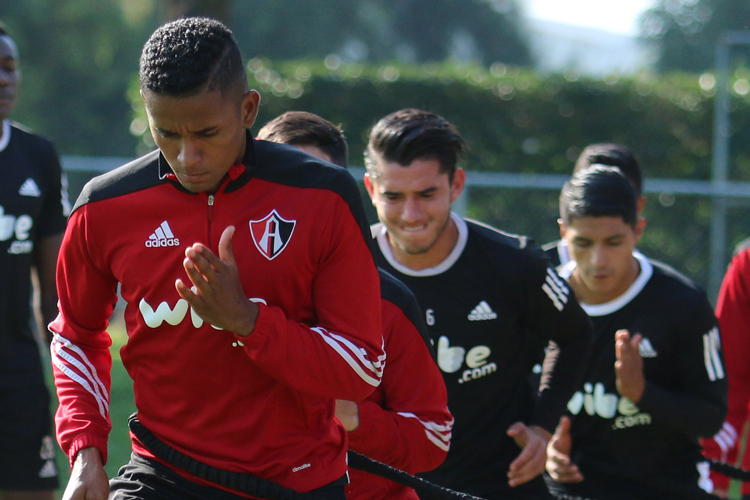 Ángelo Henríquez tuvo un buen debut con el Atlas