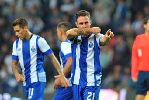 El Sevilla le roba a Miguel Layún al Betis