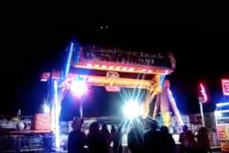 Madre e hija caen de juego mecánico en Guanajuato Madre e hija caen de juego mecánico en Guanajuato