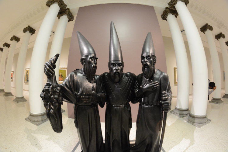 Muestra. La exposición está compuesta por tres esculturas en bronce, de color negro y 27 pinturas en acrílico, óleo y pastel. (Foto: Mónika Neufeld)