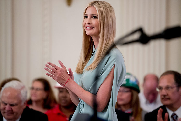 Tras boicot, Ivanka Trump cierra su línea de ropa