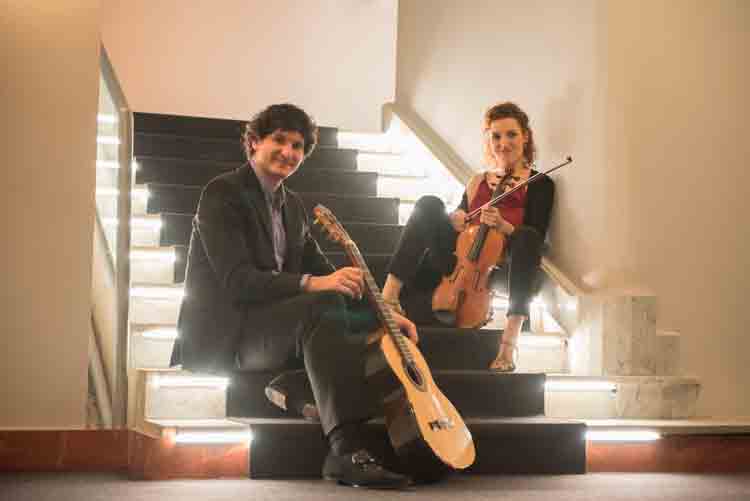 Músicos. El grupo está conformado por la violista española Noelia Gómez y el guitarrista mexicano Alfonso Aguirre Dergal. (Foto: Especial)