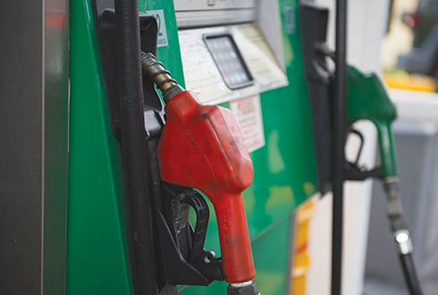 Hacienda y gasolineros analizan precios de combustibles Hacienda y gasolineros analizan precios de combustibles