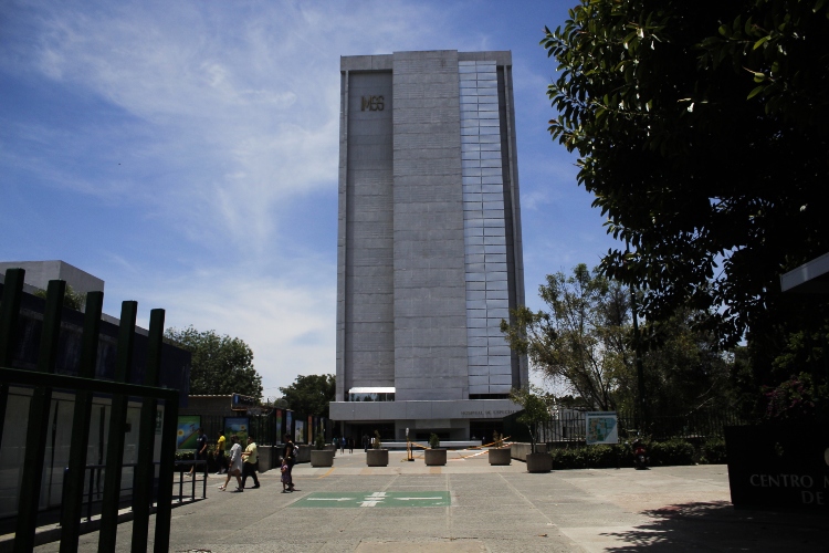 IMSS lamenta trifulca en el CMNO pero justifica a guardias