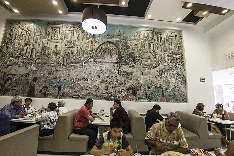 PROPIEDAD. El café fue fundado por el español Miguel Tadeo, pero luego pasó a manos mexicanas. (Fotos: Humberto Muñiz)