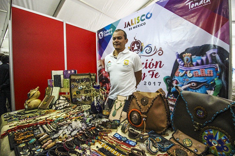 Evento. En el lugar se pueden comprar artesanías y dulces típicos; participan artesanos de más de cinco municipios de Jalisco. (Fotos: Grisel Pajarito)