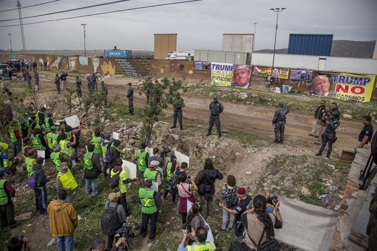 Indignados. Del lado mexicano hay protestas por las medidas migratorias de Donald Trump. (Fotos: Cuartoscuro)