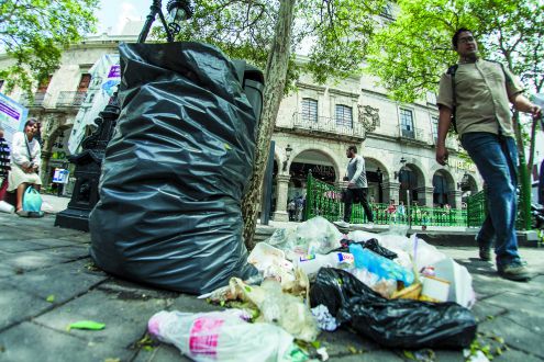 Más basura y  menos multas