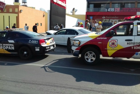 Joven pierde el control de su carro y choca contra un muro - El Diario ...