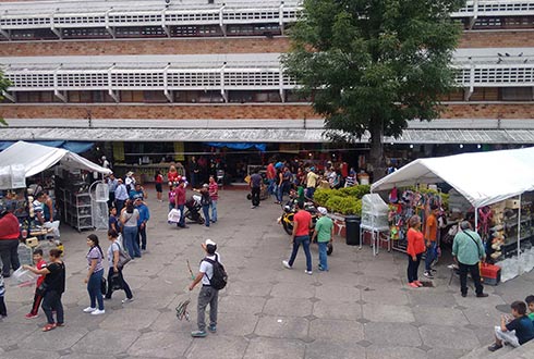 Continúa piratería en San Juan de Dios | NTR Guadalajara