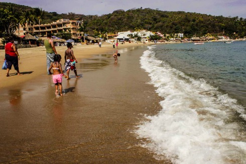 Prometen playas limpias en costa norte de Jalisco