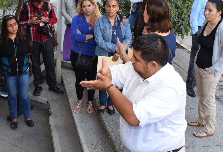 Aprueban extender derechos para sordos
