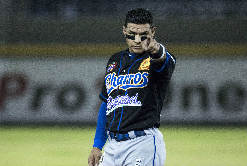 Pegan primero con éxito de Alexander