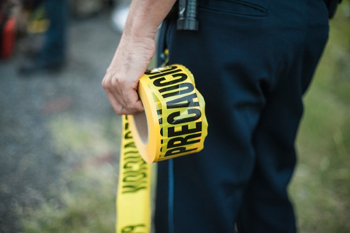 Encuentran cadáver que era comido por perros