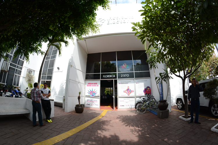 Lamentan desaire de partidos a mujeres