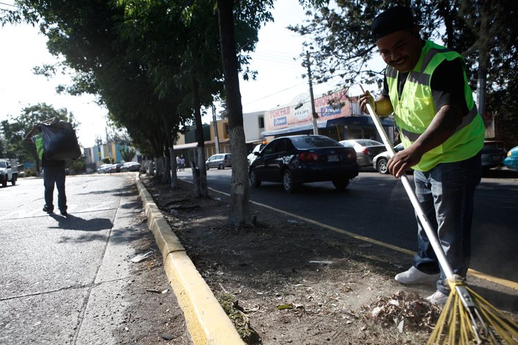 Aplican medidas 'vs.' asaltos en Prepa 7