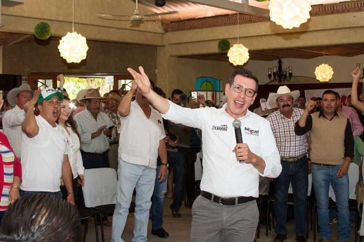 Promete Castro fortalecer al SEA