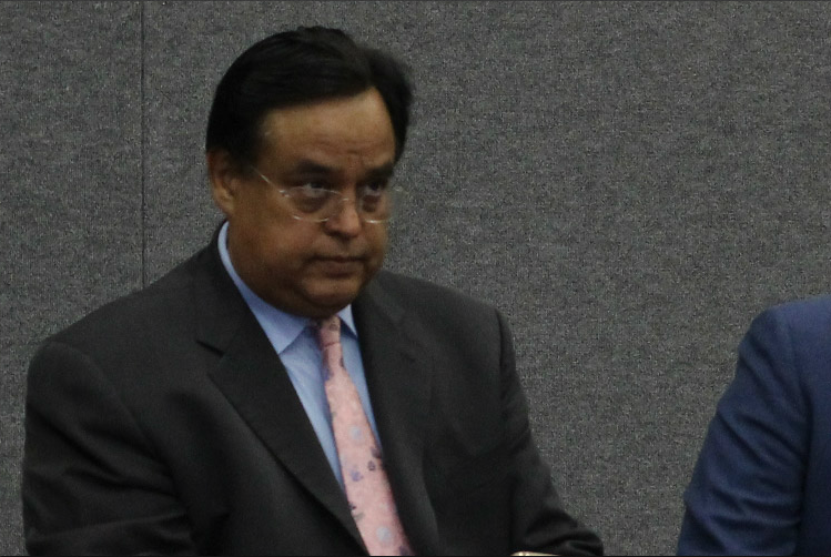 Pide Cosío firmar por 