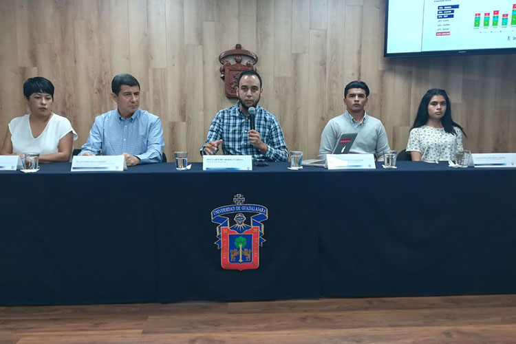 Alumnos denuncian acoso sexual