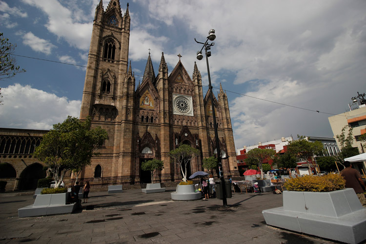 Ven intromisión de iglesia en elección