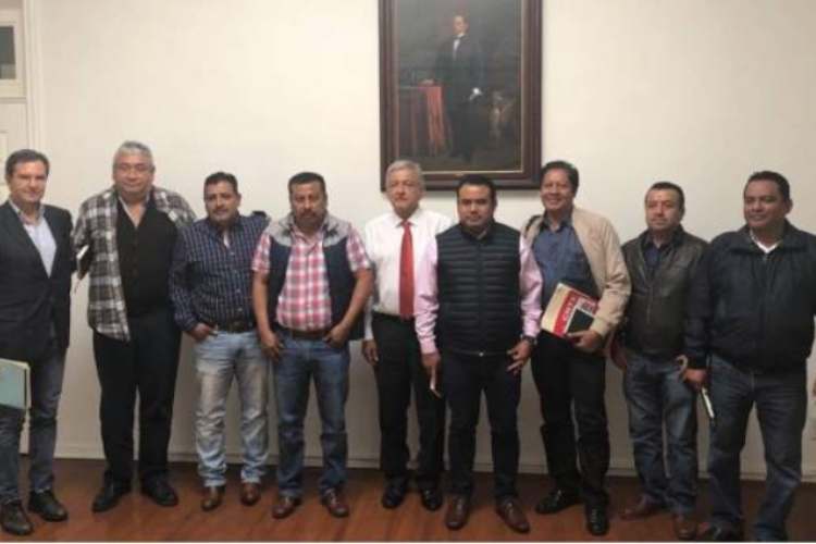 Recibe AMLO a líderes de la CNTE