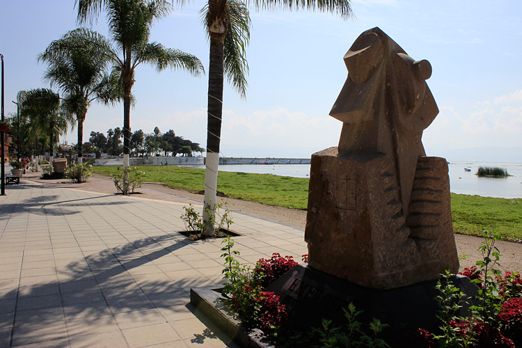 El lago de Chapala, con “pies de barro”