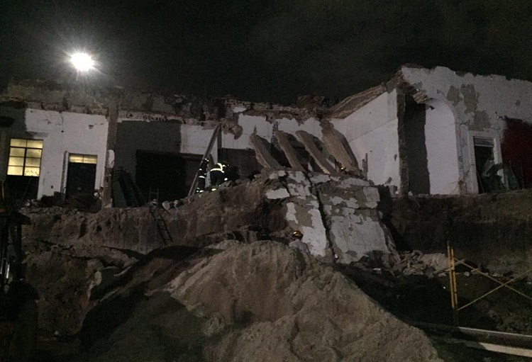 Se derrumba una casa en el barrio de Mexicaltzingo
