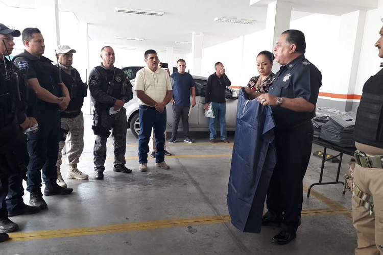Entregan impermeables a policías de Tlaquepaque - El Diario NTR | NTR ...