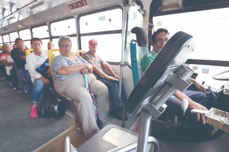 Pagar transporte público, odisea para los tapatíos