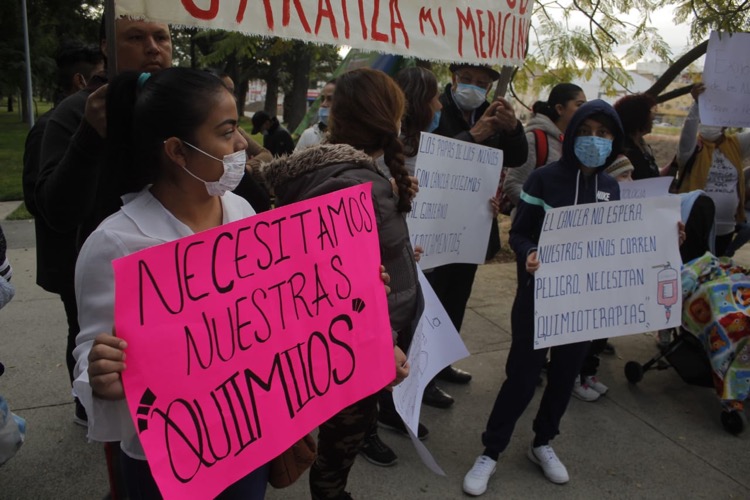 Se movilizan en GDL por desabasto de medicinas - El Diario NTR | NTR ...
