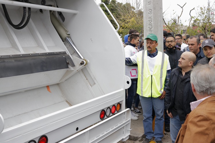 Incorpora GDL 38 camiones a aseo público