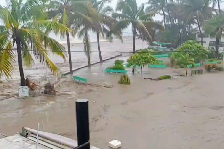 ‘Hernán’ desborda ríos en La Huerta y Cihuatlán