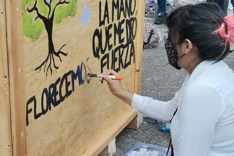 Instalan memorial del 5 de junio en la Glorieta de las y los Desaparecidos 