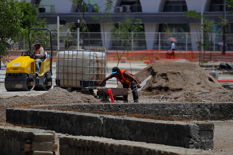 Obras en glorieta La Normal, al 40%