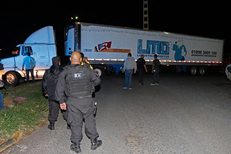 Vinculan a proceso a ex director de Semefo por tráileres de la muerte