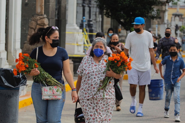 Visitan los panteones más de 41 mil personas | NTR Guadalajara