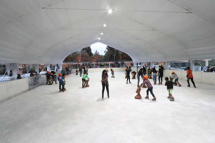 Instalan pista de hielo en Parque de la Solidaridad