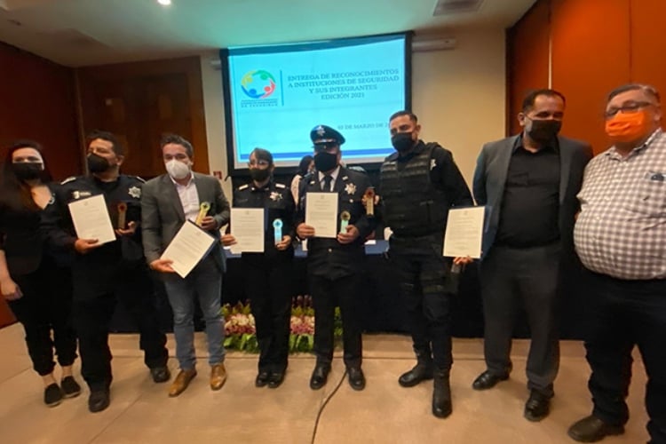 Reconocen a agentes y a unidad policial