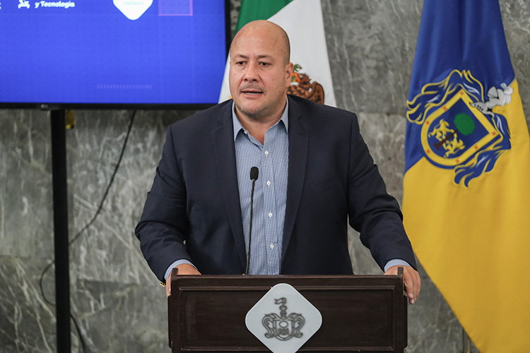 Abren chequera y presionan a medios