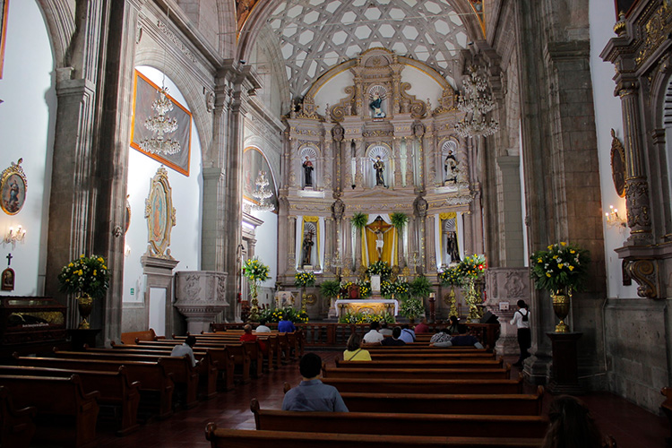 Celebran tapatíos la reapertura del templo de San Francisco de Asís 