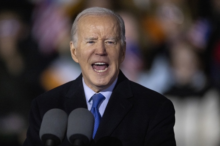 Biden urge a restringir el uso de las armas