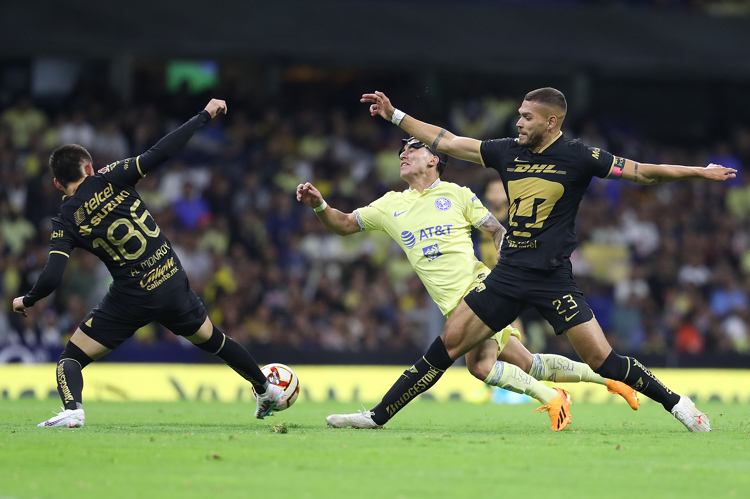 América y Pumas empatan a un gol en el Azteca - El Diario NTR | NTR ...