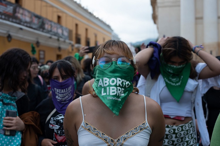 Aborto debe abordarse como tema de salud pública