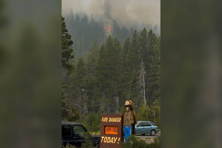 Incendio en California provoca evacuación de 4 mil personas